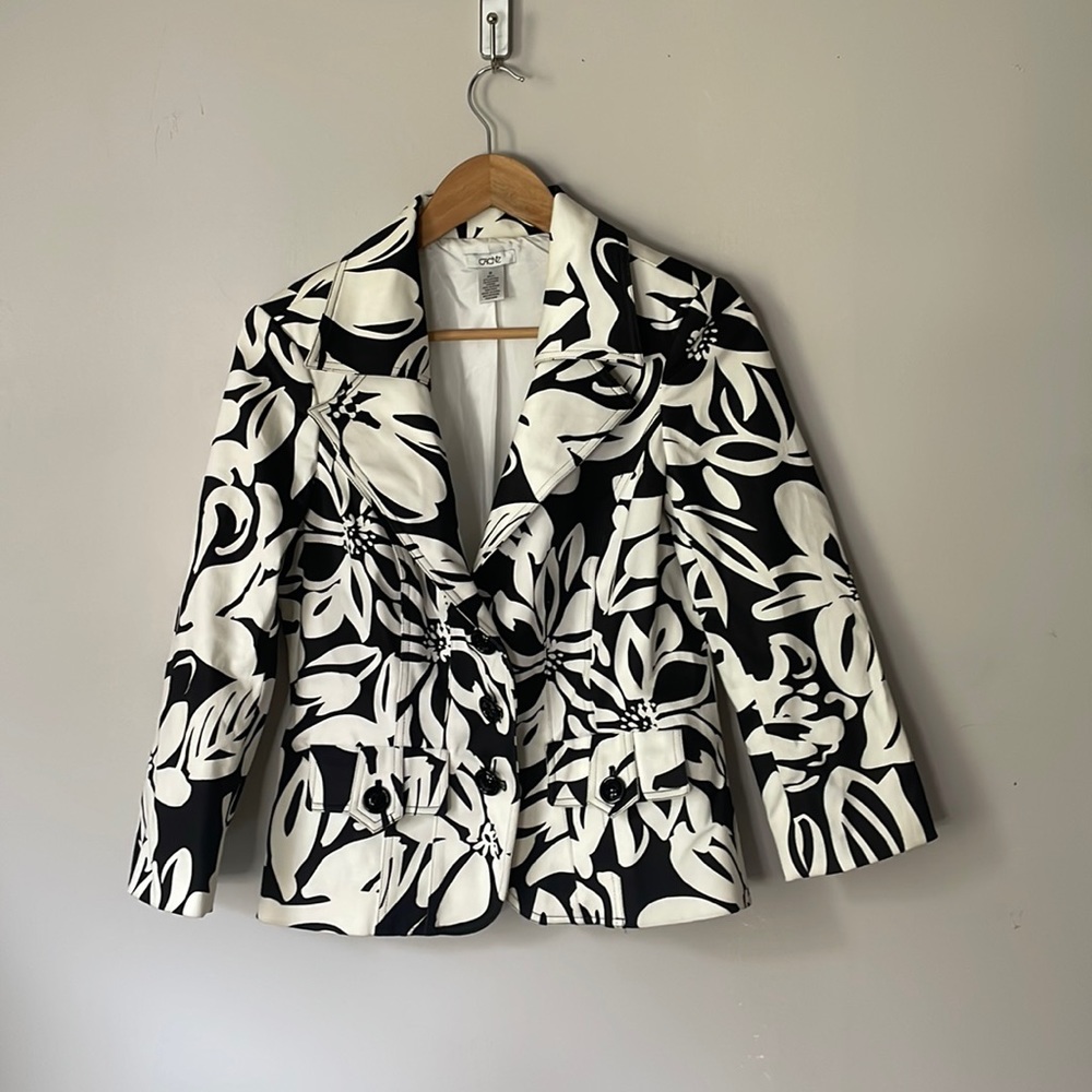 CACHE Floral Black and White Floral Blazer